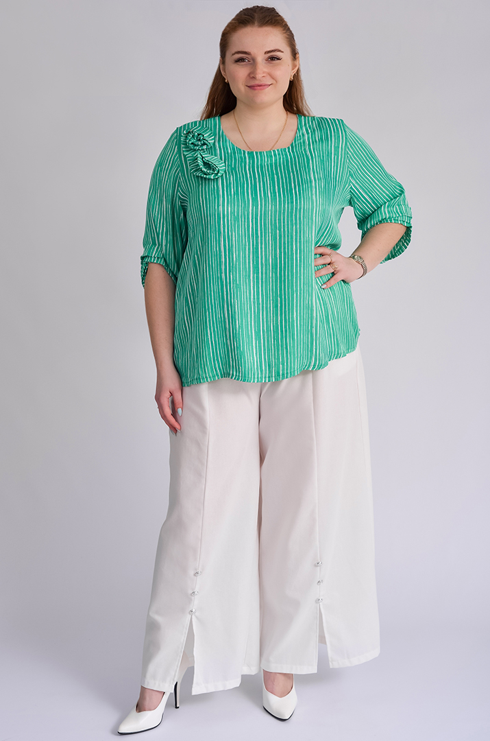 Зелена блуза в смужку з текстильним декором великих розмірів