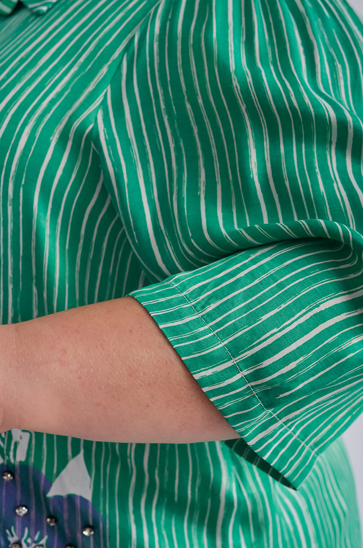 Блуза довга зеленого кольору в білу смужку великих розмірів