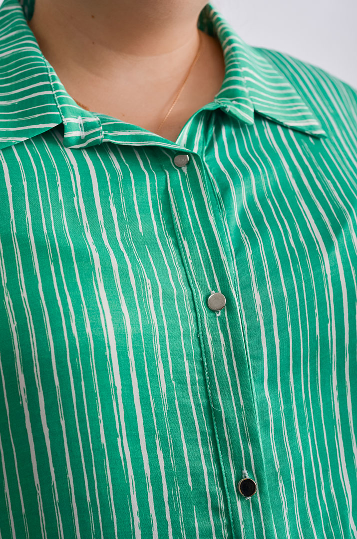 Блуза довга зеленого кольору в білу смужку великих розмірів