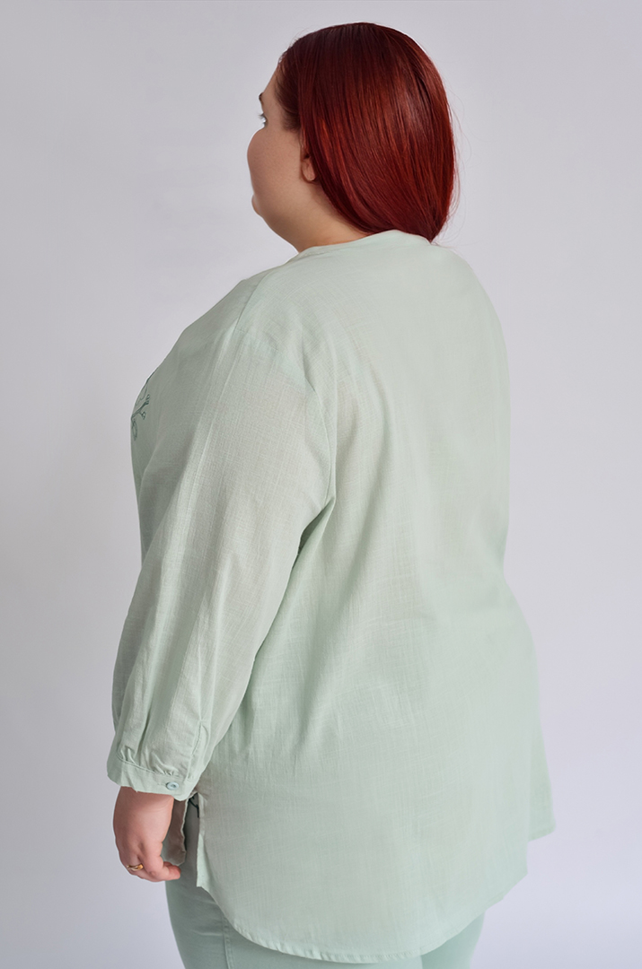 Блуза льняная с вышивкой больших размеров