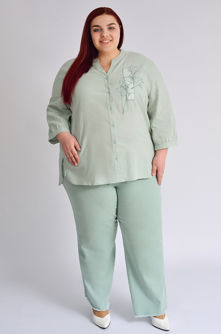 Блуза льняная с вышивкой больших размеров