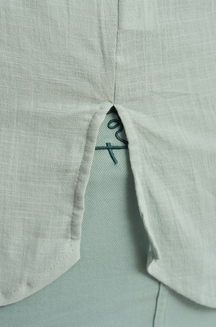 Блуза льняная с вышивкой больших размеров