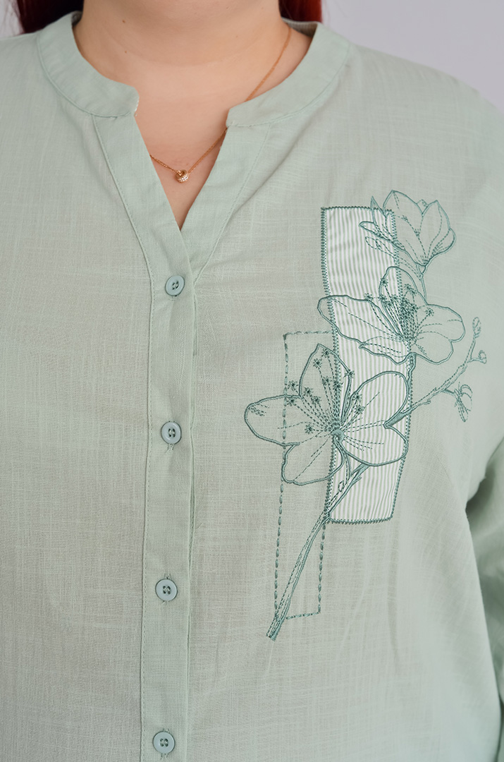 Блуза льняная с вышивкой больших размеров