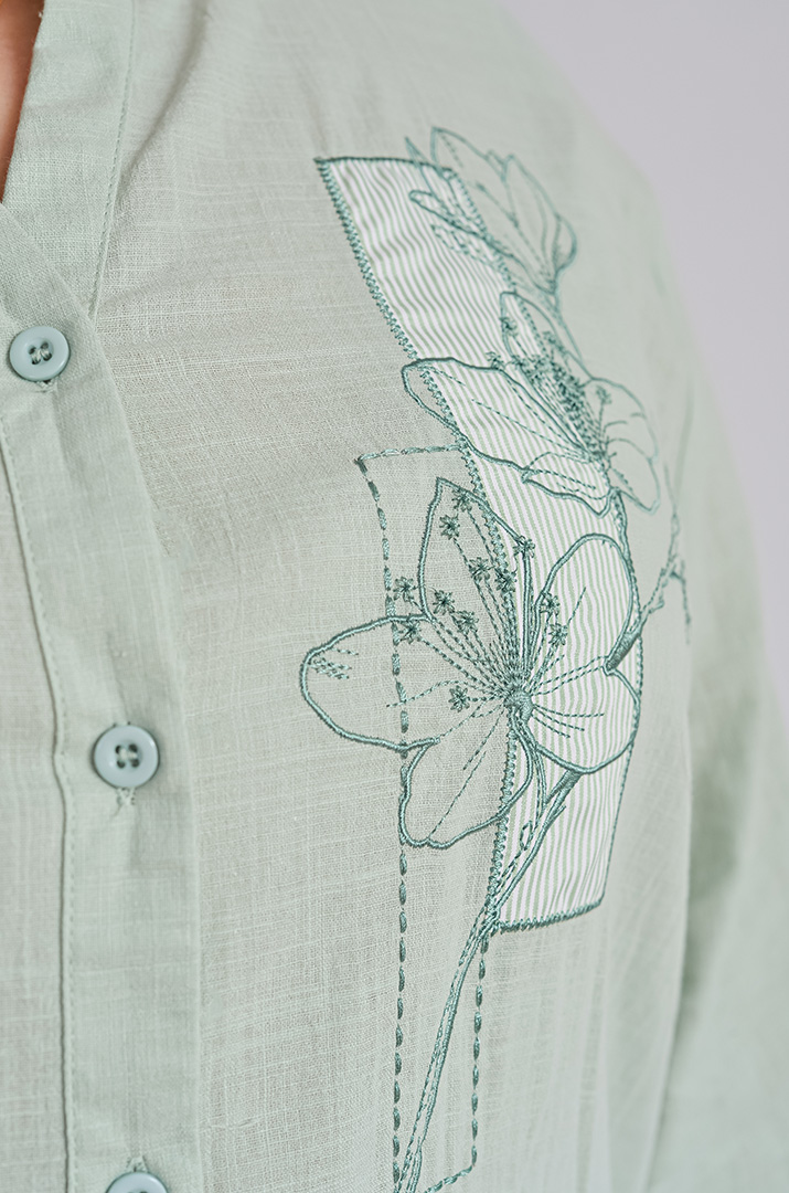 Блуза льняная с вышивкой больших размеров