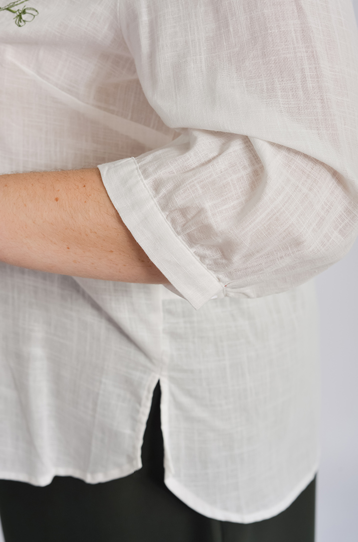 Блуза льняная с вышивкой больших размеров