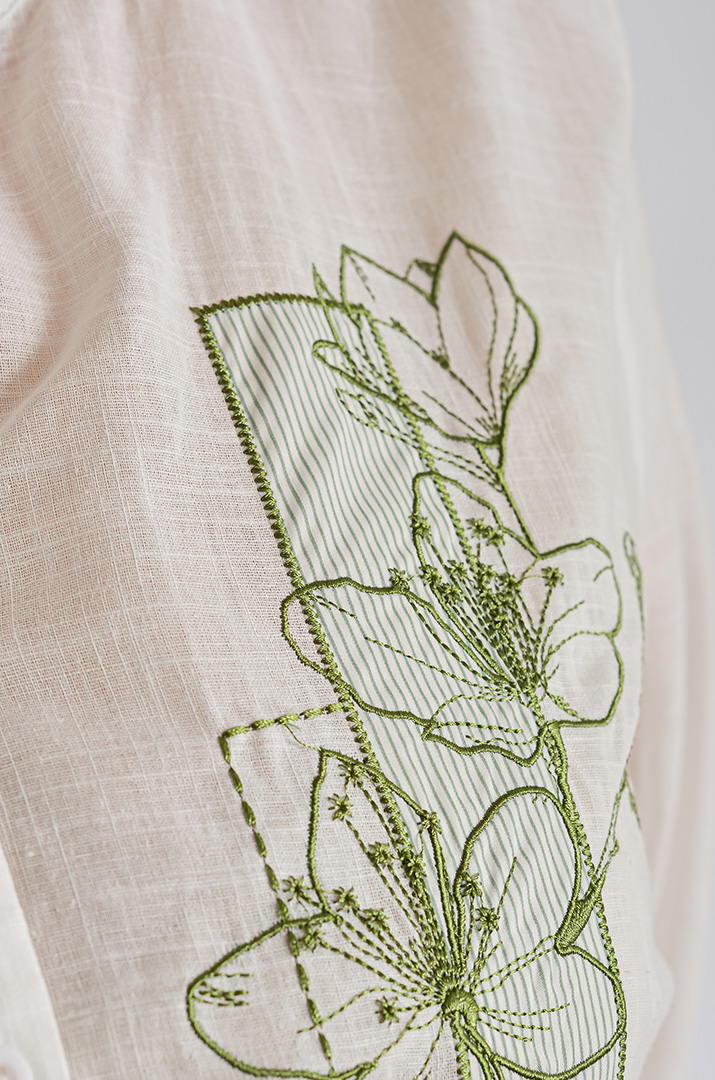 Блуза льняная с вышивкой больших размеров