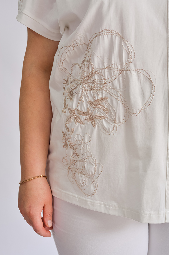 Блуза з мереживом і вишивкою великих розмірів