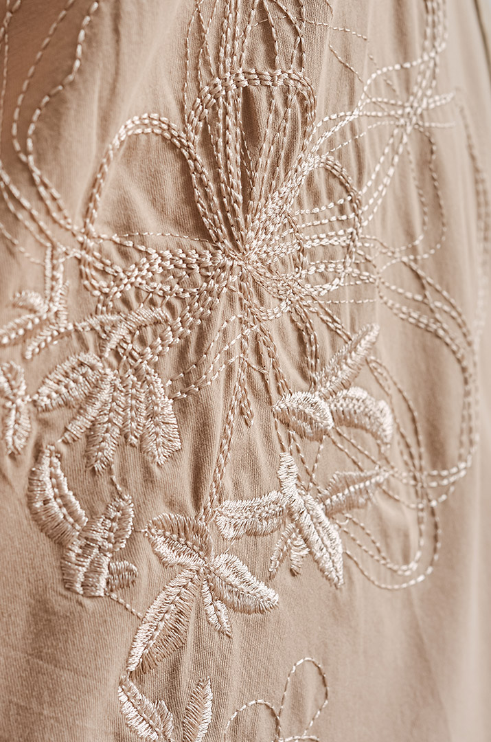 Блуза з мереживом і вишивкою великих розмірів