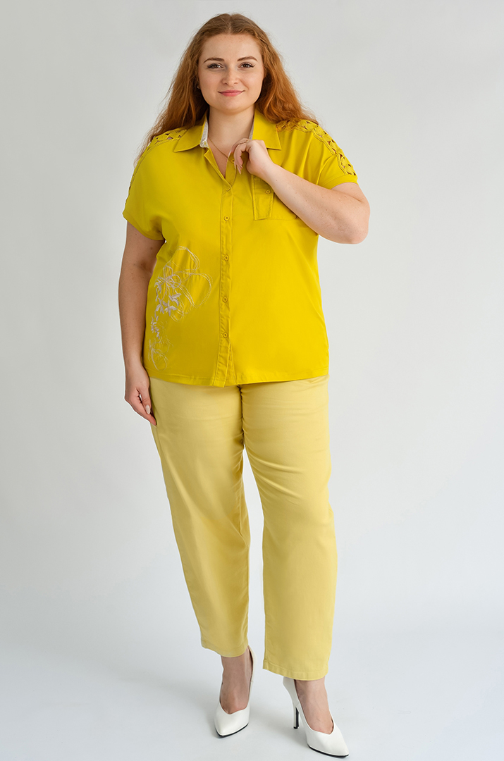 Блуза з мереживом і вишивкою великих розмірів