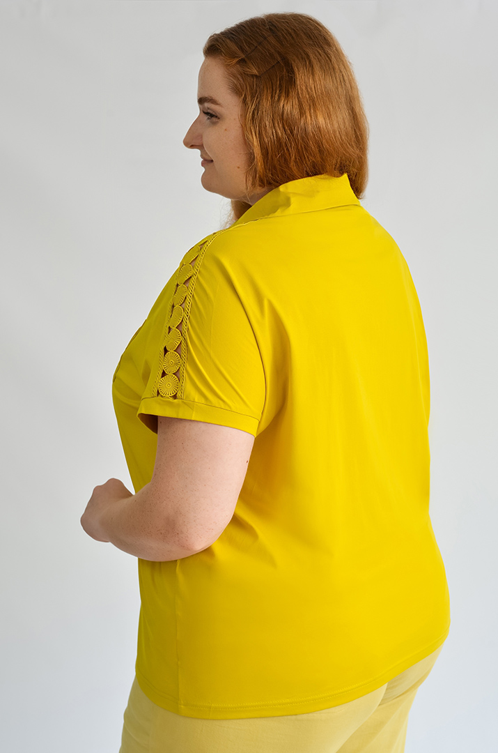 Блуза з мереживом і вишивкою великих розмірів