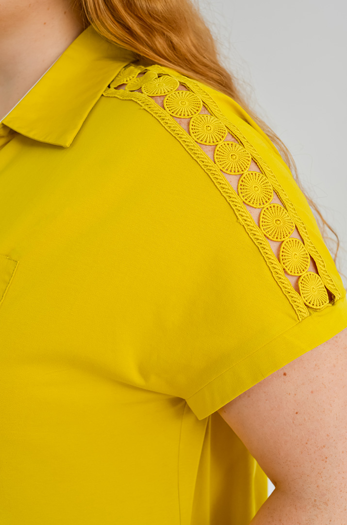 Блуза з мереживом і вишивкою великих розмірів