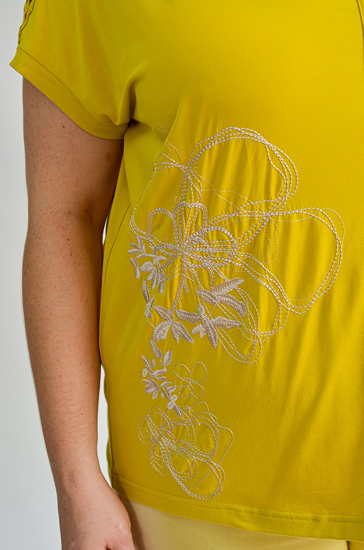 Блуза з мереживом і вишивкою великих розмірів