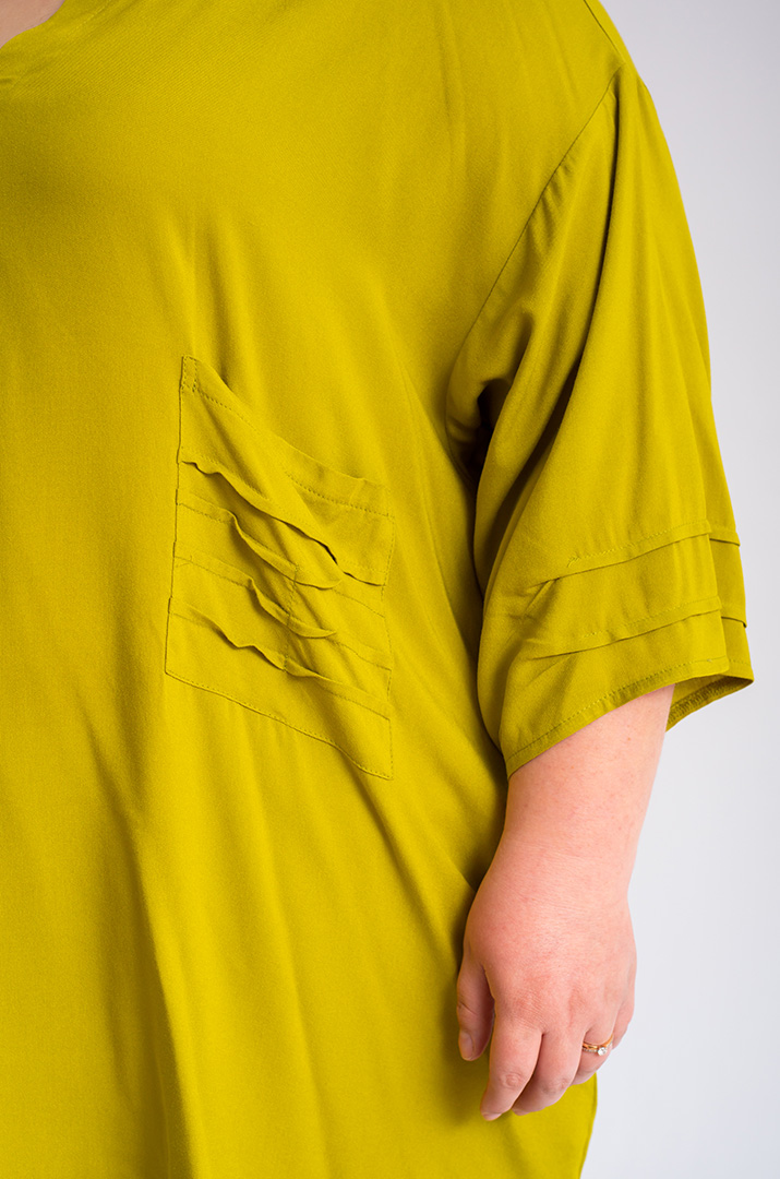 Блуза довга кольору оливка з кишенею великих розмірів