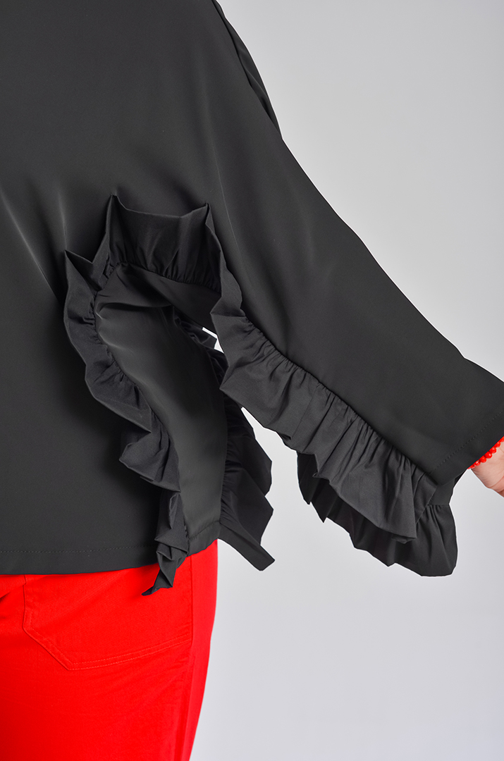 Чорна блуза з рюшами великих розмірів