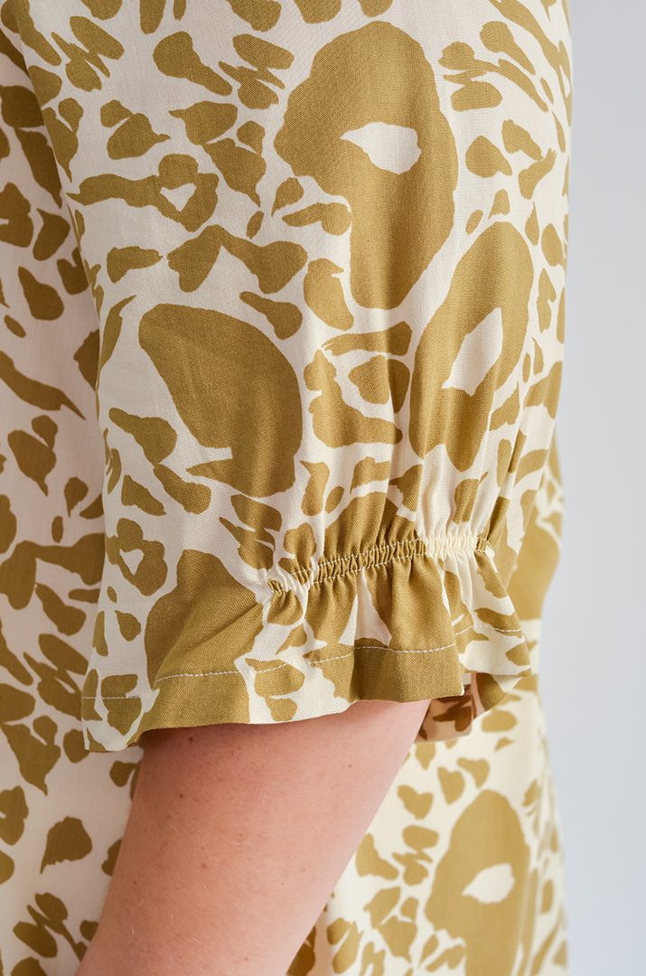 Блуза довга трапеція з абстрактним принтом великих розмірів