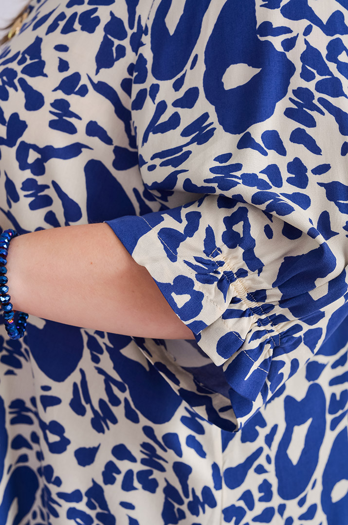 Блуза довга трапеція з абстрактним принтом великих розмірів