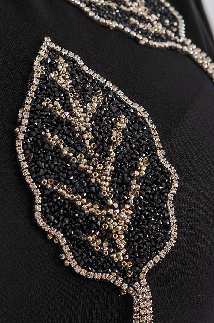 Блуза коротка чорна з декором великих розмірів