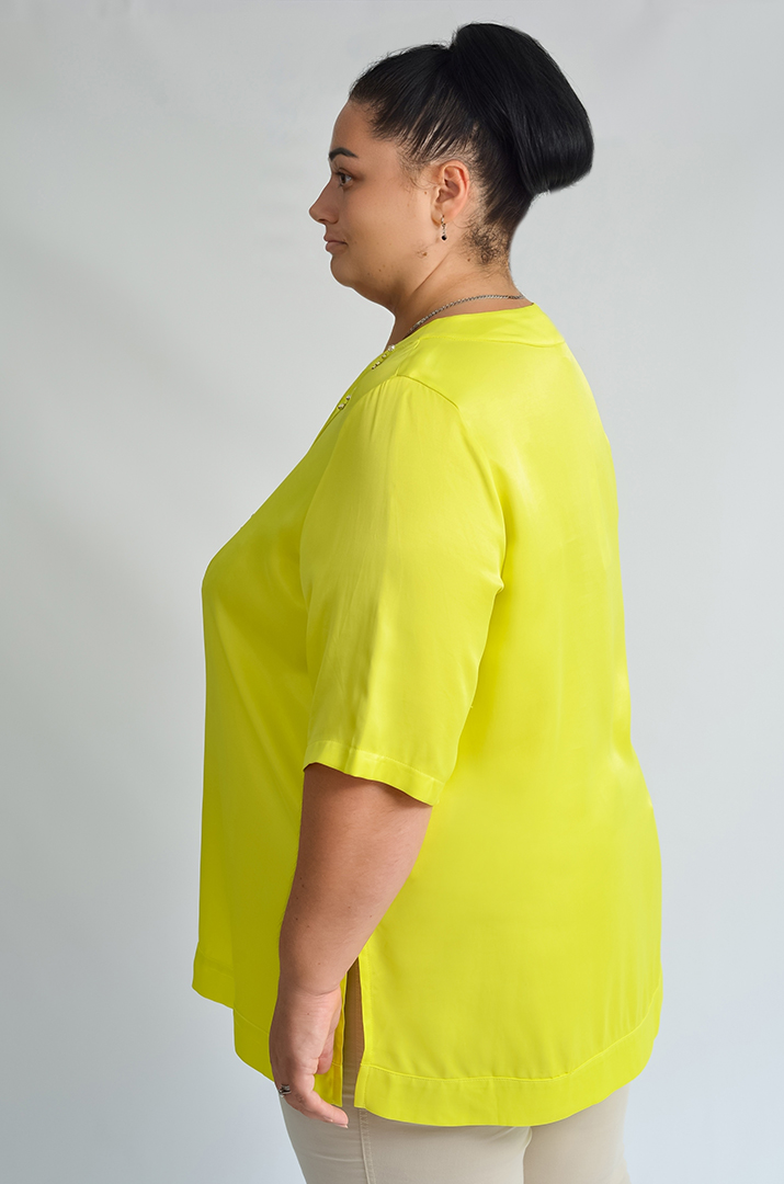 Атласна блуза з декором зі стразів великих розмірів