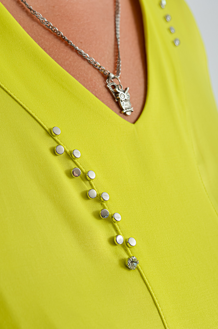 Атласна блуза з декором зі стразів великих розмірів