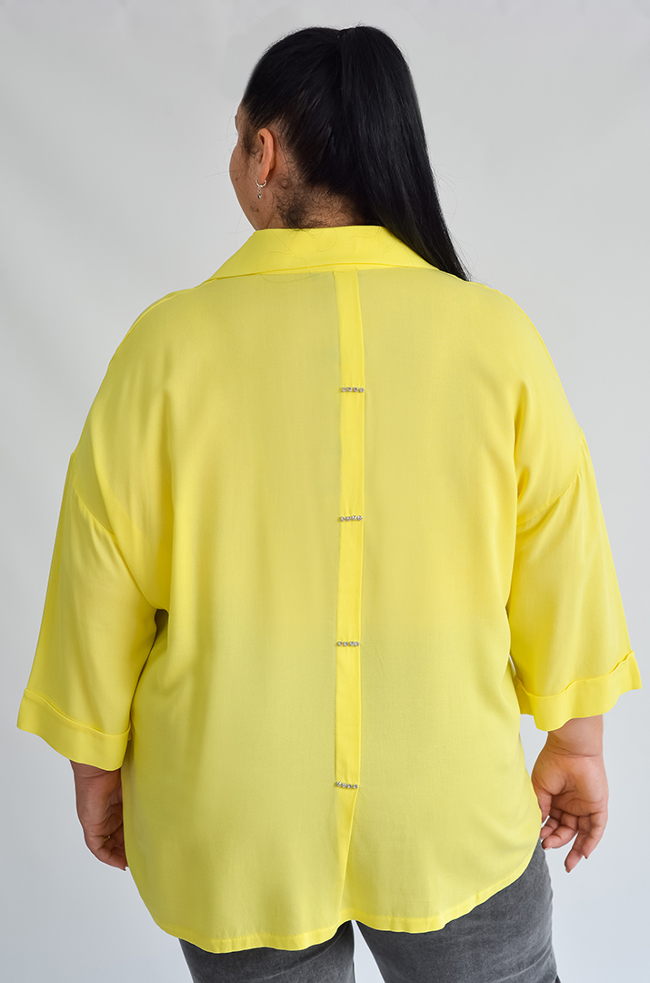 Блуза довга зі штапелю з декоративними елементами великих розмірів