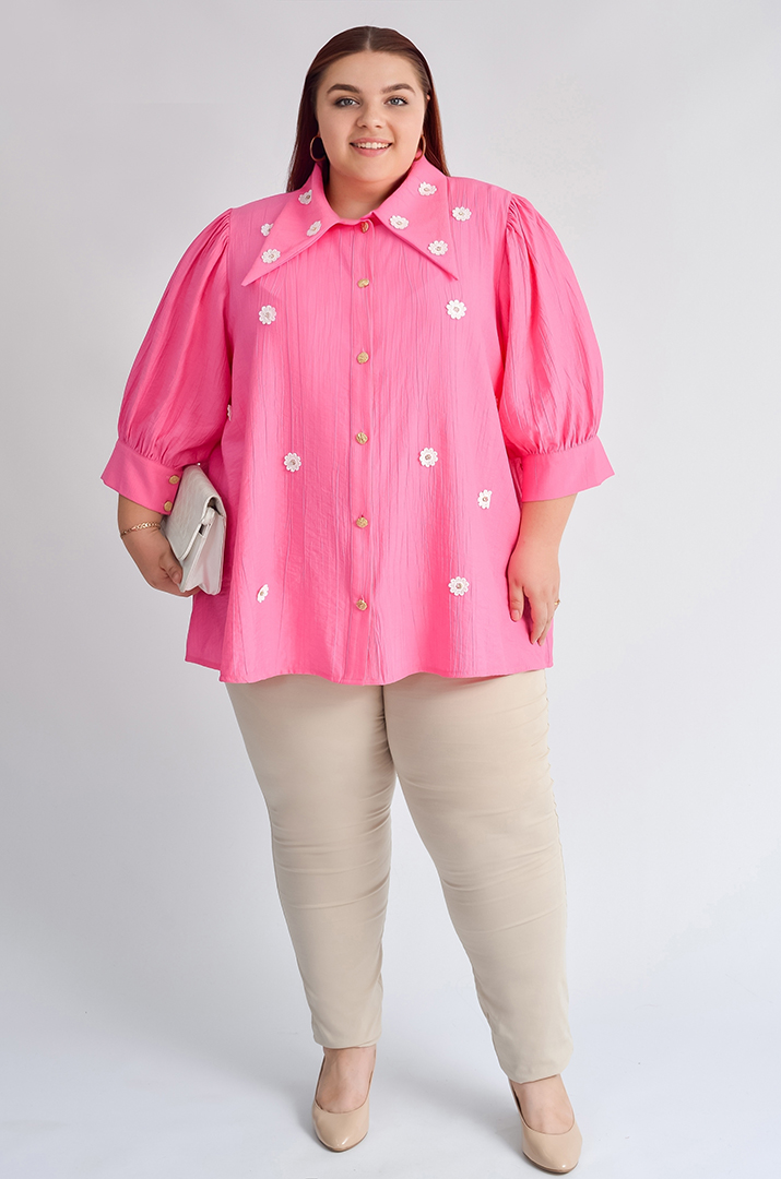 Блуза з об’ємними рукавами і декоративною аплікацією великих розмірів