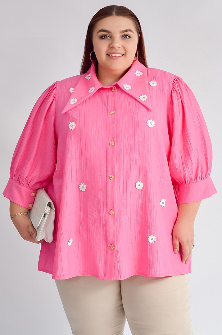 Блуза з об’ємними рукавами і декоративною аплікацією великих розмірів