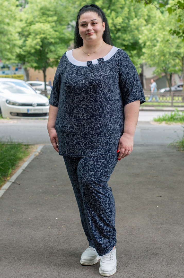 Блуза темно-синього кольору в горох великих розмірів