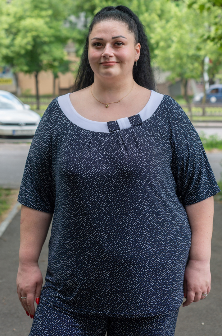 Блуза темно-синього кольору в горох великих розмірів