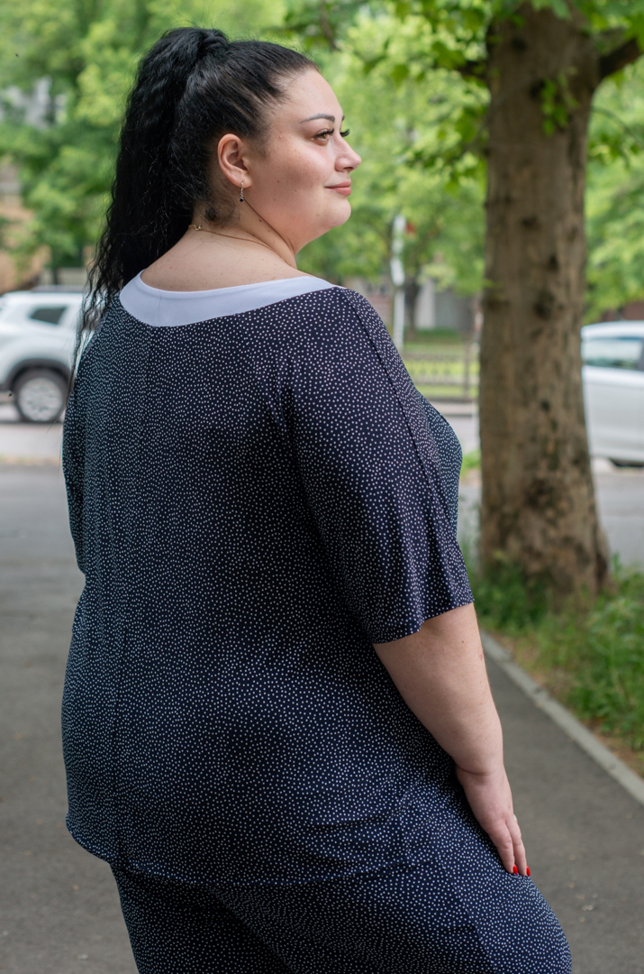 Блуза темно-синього кольору в горох великих розмірів