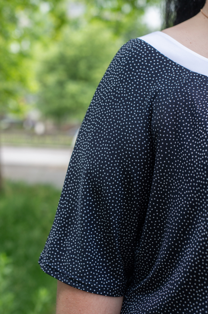 Блуза темно-синього кольору в горох великих розмірів