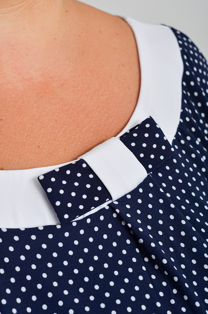 Блуза темно-синього кольору в горох великих розмірів