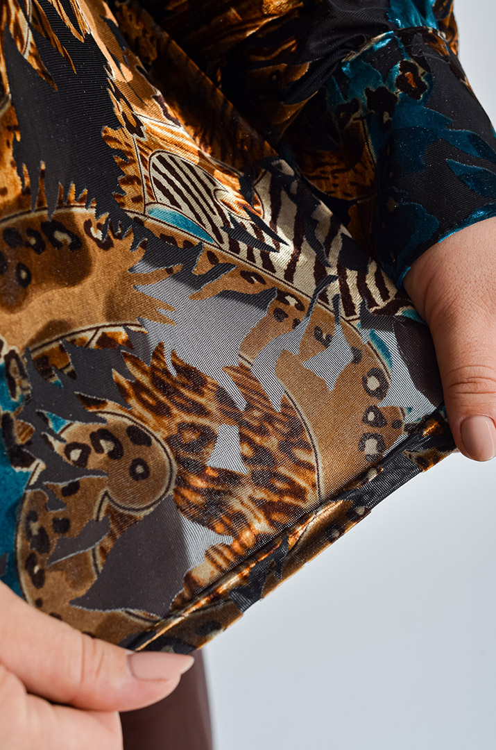 Велюрова блуза з абстрактним візерунком великих розмірів