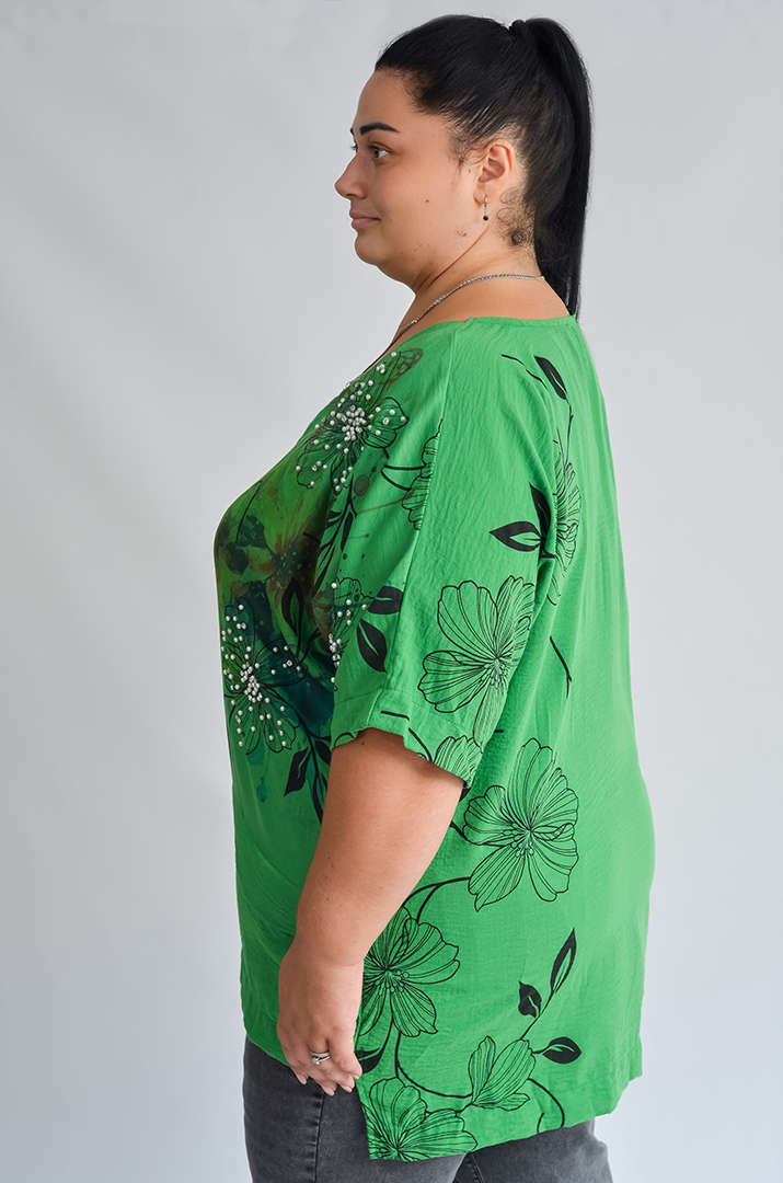 Блуза в зеленому кольорі з квітковим принтом і бусинами великих розмірів