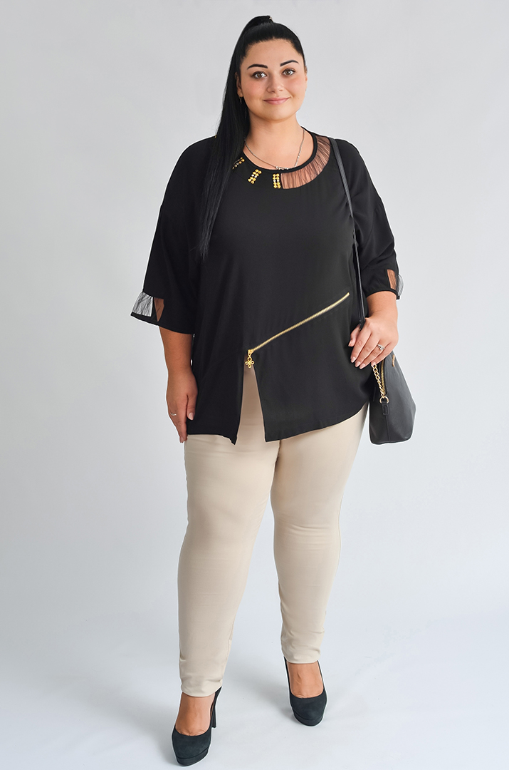 Блуза с сетчатыми вставками и золотистым декором больших размеров