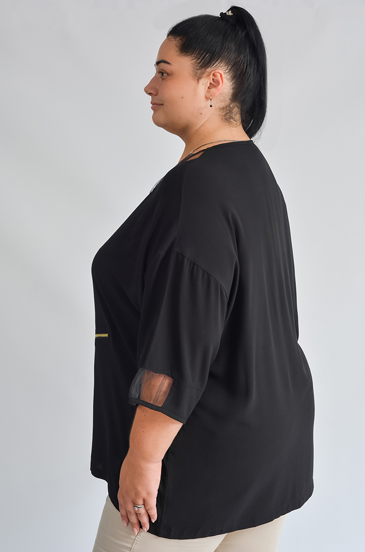 Блуза с сетчатыми вставками и золотистым декором больших размеров