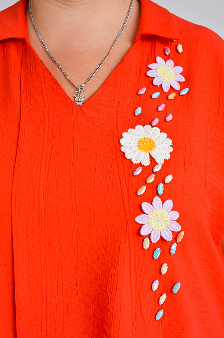 Блуза без рукавів з квітковим декором великих розмірів