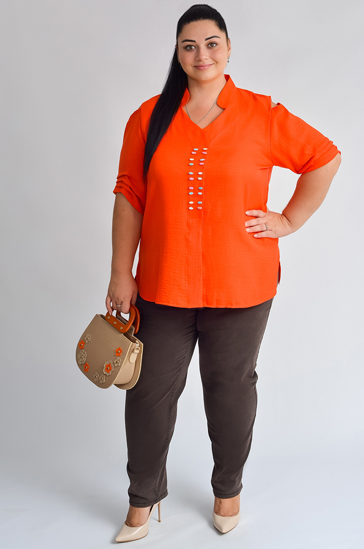 Довга блуза з фактурної тканини з декоративними камінцями великих розмірів