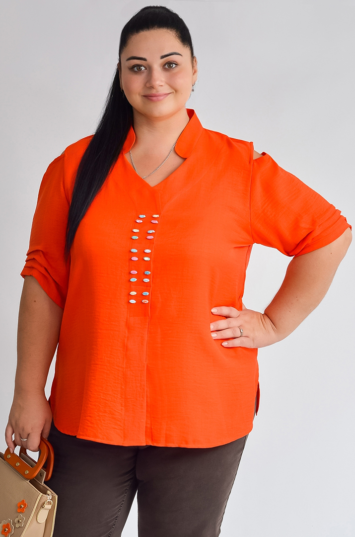 Довга блуза з фактурної тканини з декоративними камінцями великих розмірів