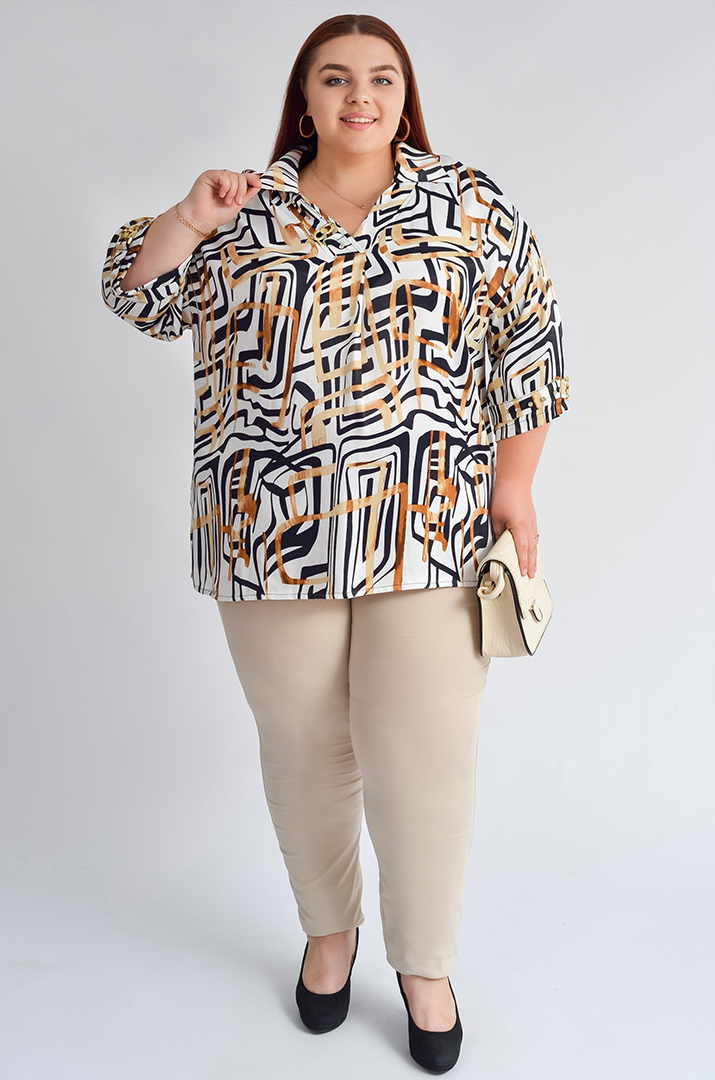 Блуза атласна з геометричним принтом великих розмірів