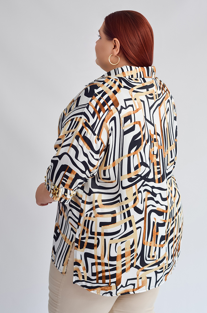 Блуза атласна з геометричним принтом великих розмірів