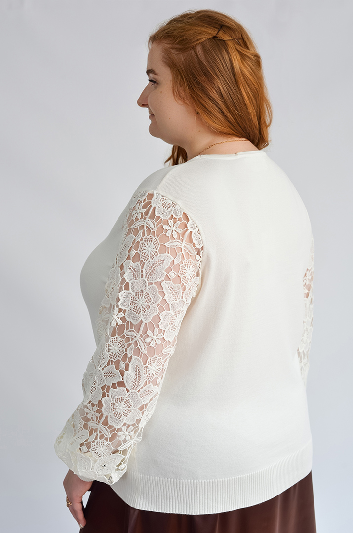 Блуза з мереживом і декоративною «крапелькою» великих розмірів