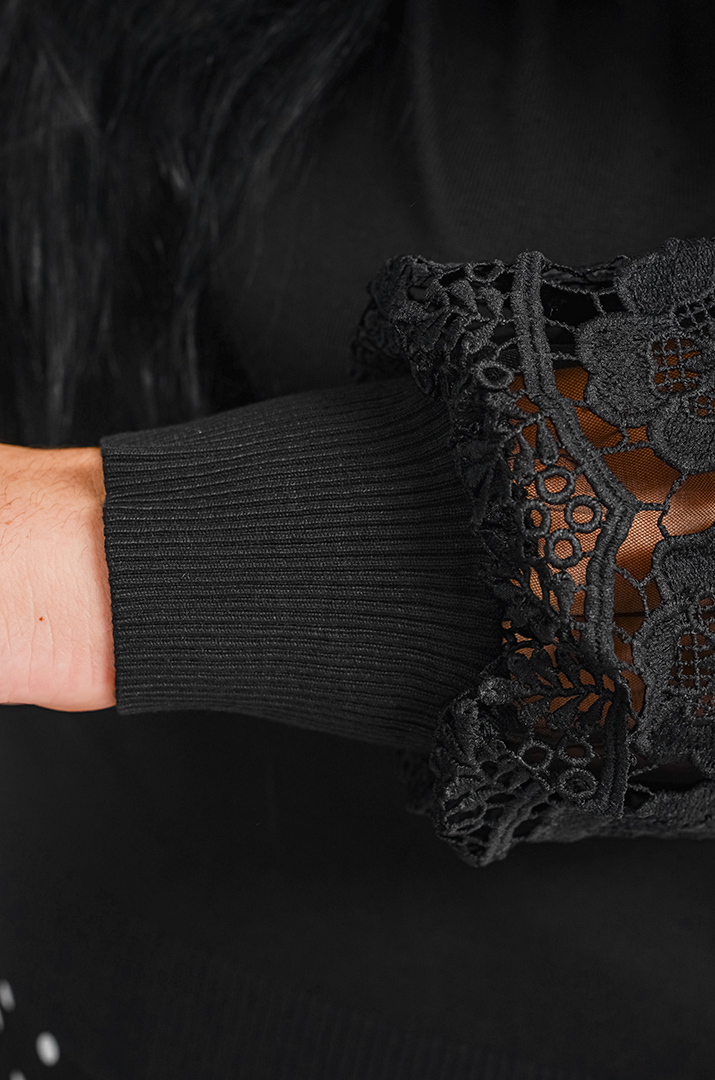 Блуза з мереживом і декоративною «крапелькою» великих розмірів