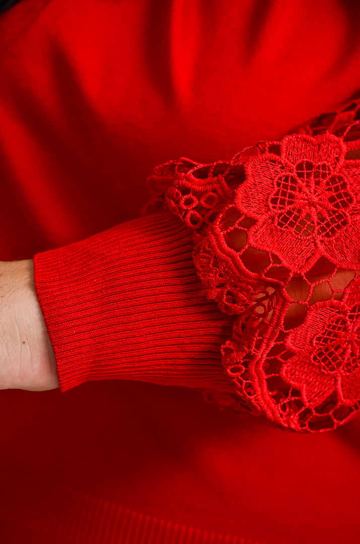 Блуза з мереживом і декоративною «крапелькою» великих розмірів