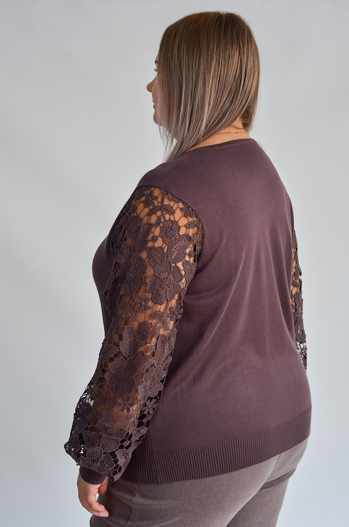 Блуза з мереживом і декоративною «крапелькою» великих розмірів