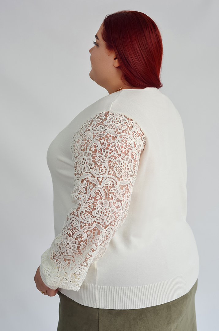 Елегантна блуза з квітковим мереживом великих розмірів