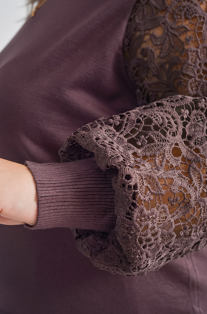 Елегантна блуза з квітковим мереживом великих розмірів