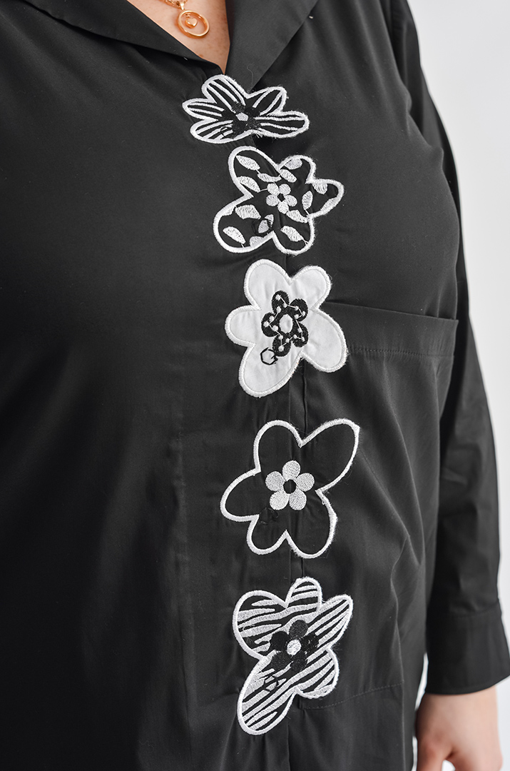 Блуза довга з квітковою аплікацією великих розмірів