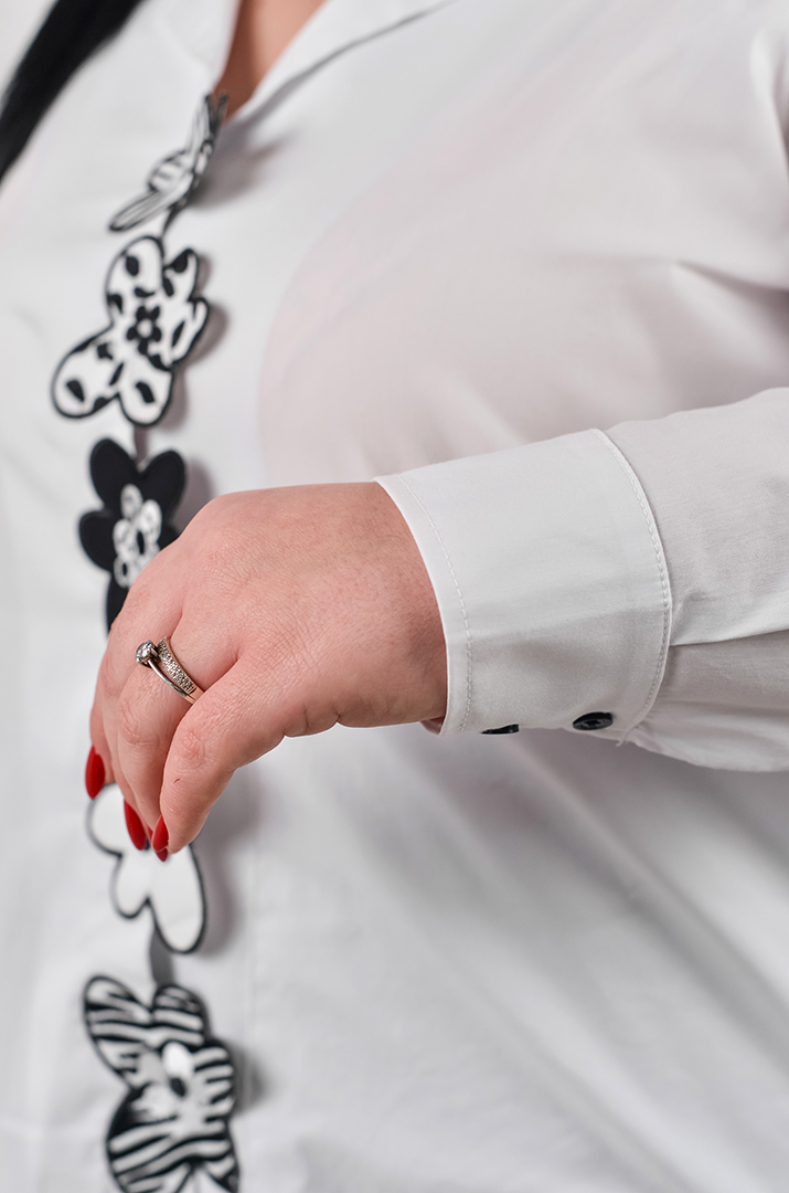 Блуза довга з квітковою аплікацією великих розмірів