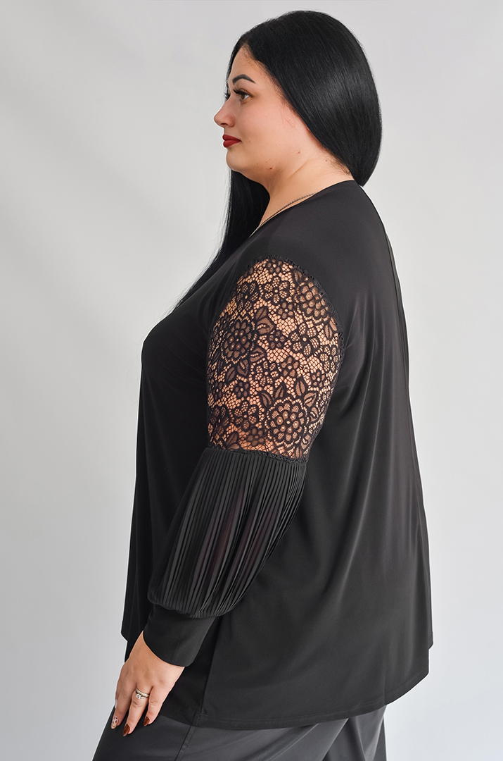 Довга блуза з елегантними фактурними рукавами великих розмірів