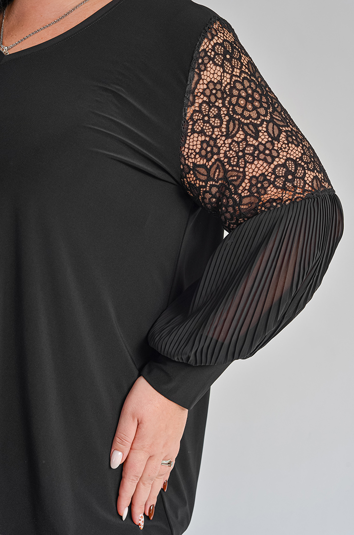 Довга блуза з елегантними фактурними рукавами великих розмірів